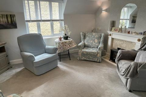 2 bedroom flat for sale, Broadlands Court, Bourton on the Water