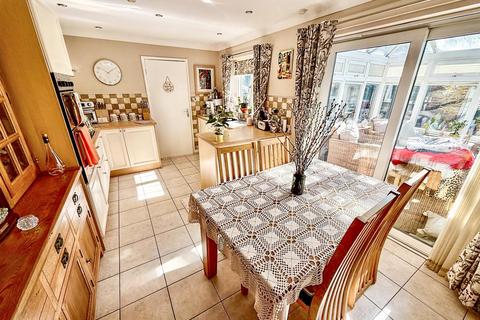 3 bedroom detached bungalow for sale, Maes Y Llan, Llansantffraid