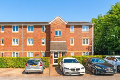 2 bedroom flat for sale, Walpole Road, Slough SL1