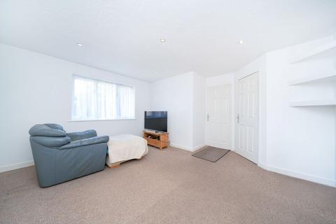 2 bedroom flat for sale, Walpole Road, Slough SL1