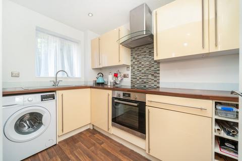 2 bedroom flat for sale, Walpole Road, Slough SL1