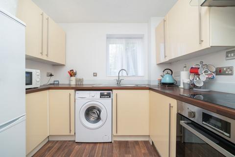 2 bedroom flat for sale, Walpole Road, Slough SL1
