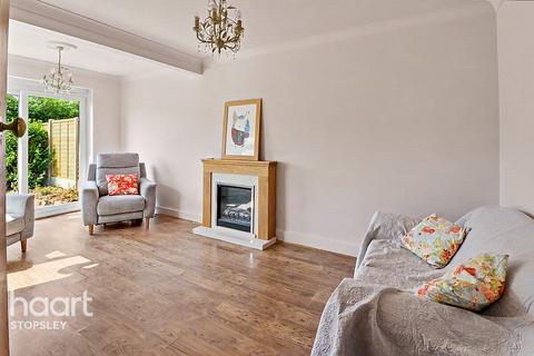 2 bedroom detached bungalow for sale, Hawthorn Avenue, Luton