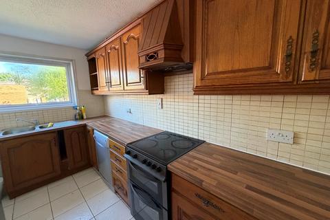 3 bedroom property to rent, Long Mallows Rise, Northampton, NN3