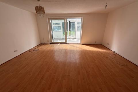 3 bedroom property to rent, Long Mallows Rise, Northampton, NN3