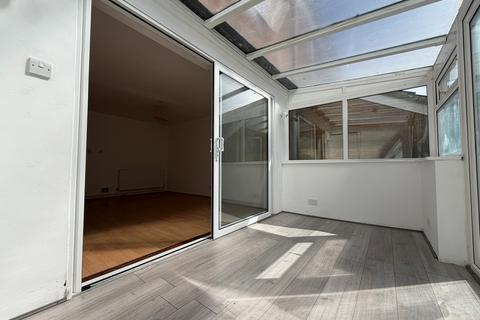 3 bedroom property to rent, Long Mallows Rise, Northampton, NN3