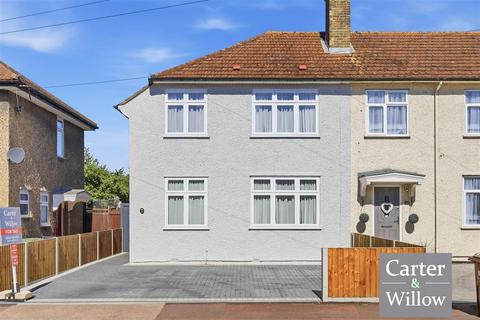 5 bedroom end of terrace house for sale, Stevens Road, Dagenham, Essex