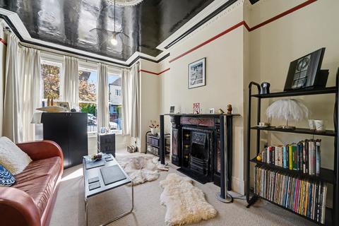 Mill Hill Road, Acton