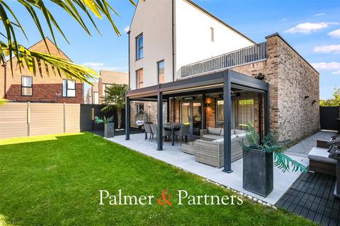 4 bedroom detached house for sale, Edward Harvey Link, Chelmsford CM1