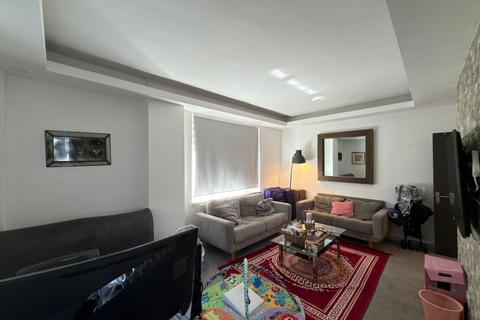 1 bedroom flat for sale, Flat 76 Forset Court, Edgware Road, Bayswater, London, W2 2RE
