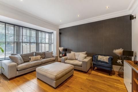 5 bedroom detached house to rent, Barnet Road Arkley EN5