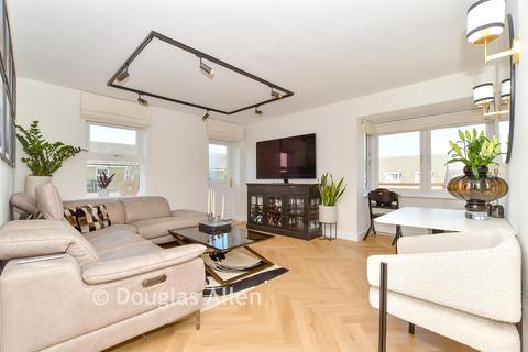 2 bedroom flat for sale, Norfolk Court, Romford RM6