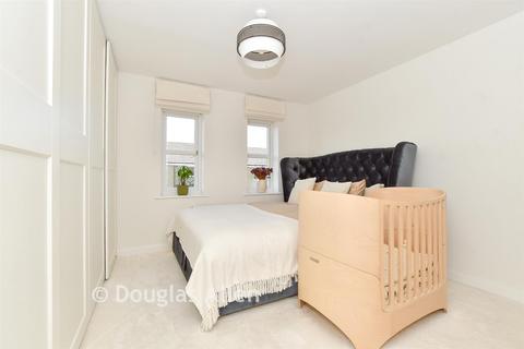2 bedroom flat for sale, Norfolk Court, Romford RM6