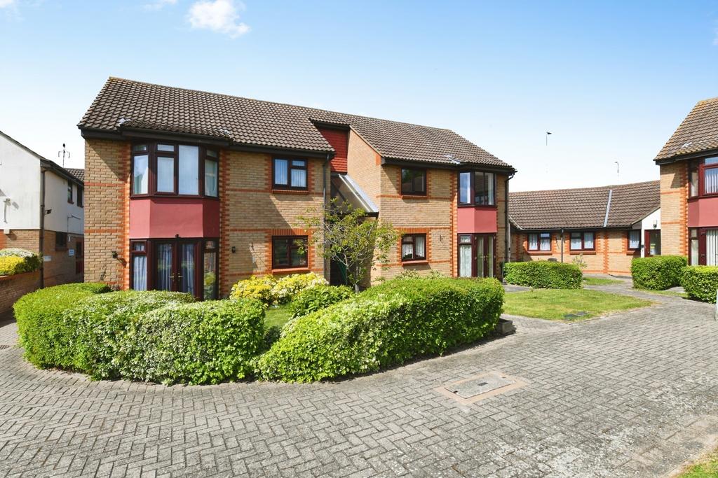 Tyrell Court Basildon Postcode Brackendale Court, Basildon, Essex, SS13 2 bed flat for sale - £160,000
