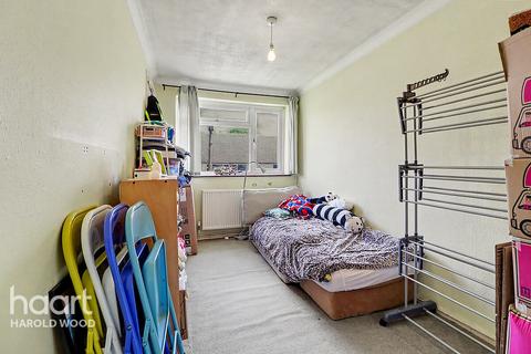 2 bedroom maisonette for sale, Avenue Close, Harold Wood