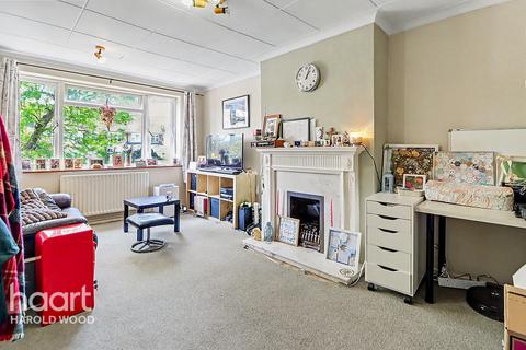2 bedroom maisonette for sale, Avenue Close, Harold Wood
