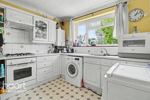 2 bedroom maisonette for sale, Avenue Close, Harold Wood