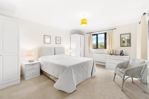 2 bedroom flat for sale, Washington Road, Storrington, RH20