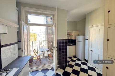 1 bedroom in a flat share to rent, Southampton Row, London, WC1B