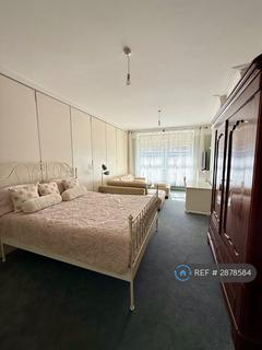 1 bedroom in a flat share to rent, Southampton Row, London, WC1B
