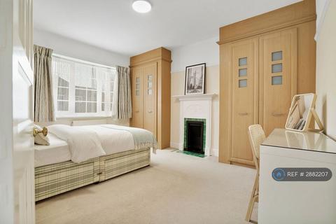 4 bedroom semi-detached house to rent, Woodberry Grove, London, N12
