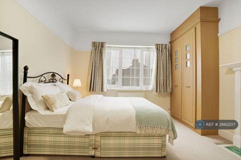 4 bedroom semi-detached house to rent, Woodberry Grove, London, N12