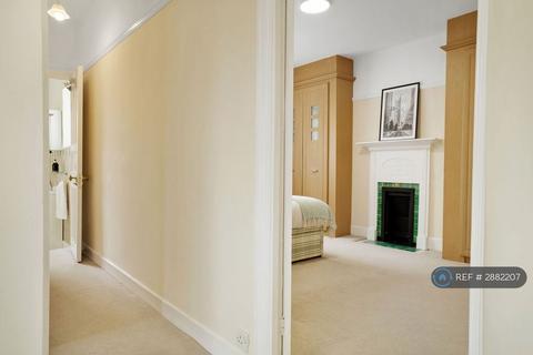 4 bedroom semi-detached house to rent, Woodberry Grove, London, N12