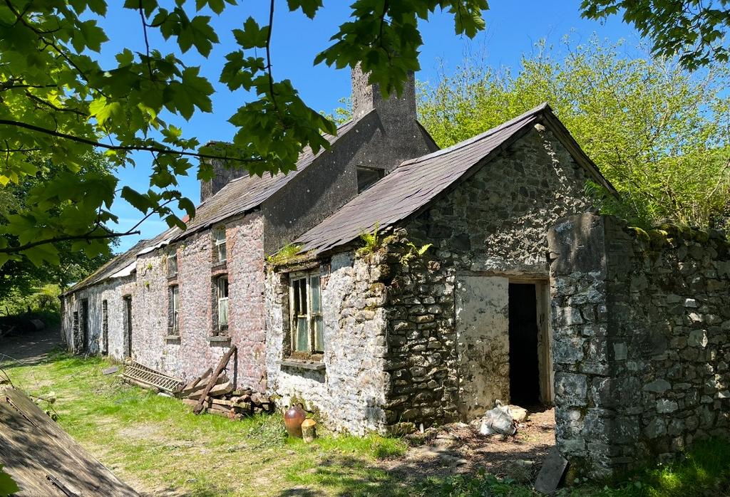 3 bedroom property with land for sale