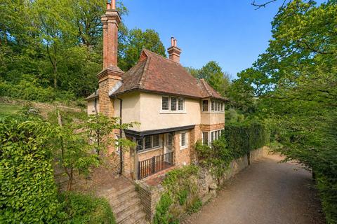 4 bedroom detached house for sale, Chinthurst Lane, Bramley, GU5