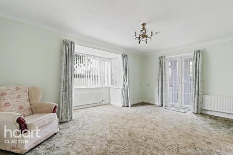 2 bedroom bungalow for sale, Lyon Close, Clacton-On-Sea