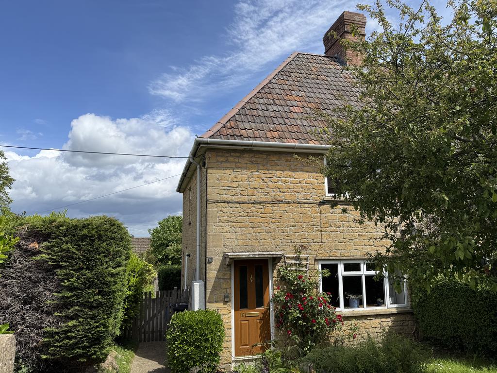 2 bedroom semi-detached house to rent