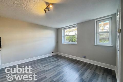 1 bedroom flat to rent, South Parade Southsea PO5