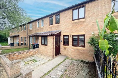 3 bedroom terraced house to rent, Farrier Place, Dows Barn, Milton Keynes