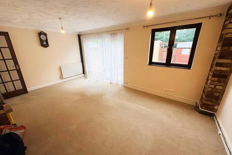 3 bedroom terraced house to rent, Farrier Place, Dows Barn, Milton Keynes