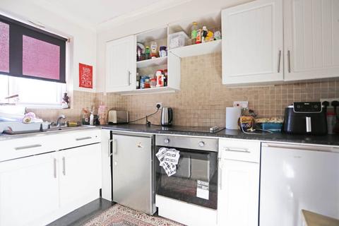 1 bedroom flat for sale, Express Drive, Goodmayes, Ilford, IG3