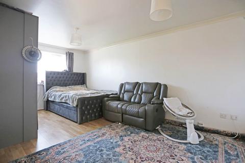 1 bedroom flat for sale, Express Drive, Goodmayes, Ilford, IG3