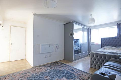 1 bedroom flat for sale, Express Drive, Goodmayes, Ilford, IG3