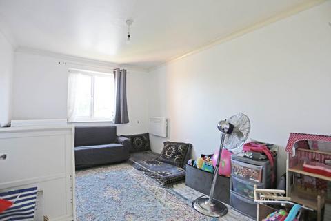 1 bedroom flat for sale, Express Drive, Goodmayes, Ilford, IG3