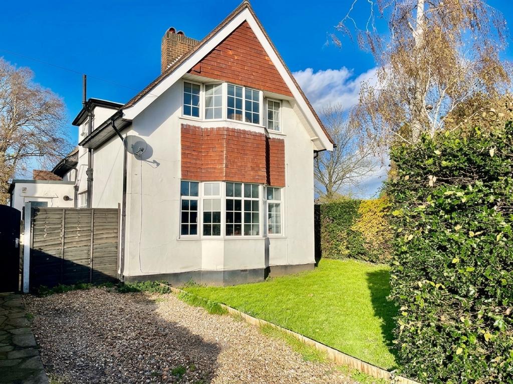 Detached house exterior, garden