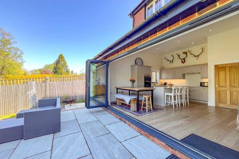 3 bedroom semi-detached house for sale, Mountfield, TN32