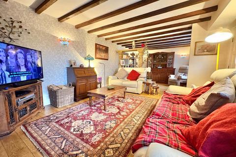 4 bedroom property with land for sale, Kilgetty SA68