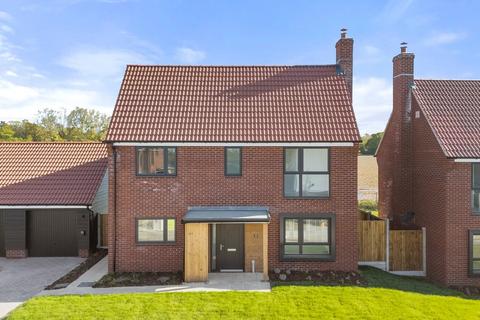 3 bedroom detached house for sale, Robinson Close, Great Bromley, Colchester, CO7