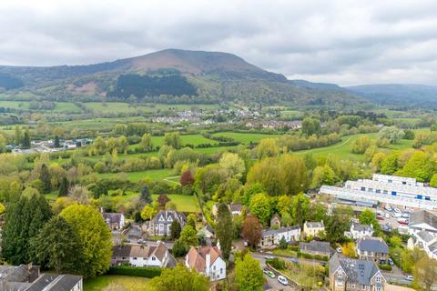 2 bedroom flat for sale, Mill Close, Abergavenny, NP7
