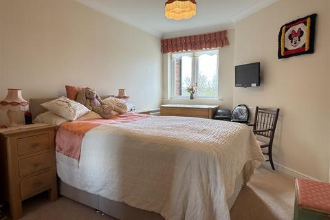 1 bedroom apartment for sale, Wombrook Court, Wombourne, Wolverhampton