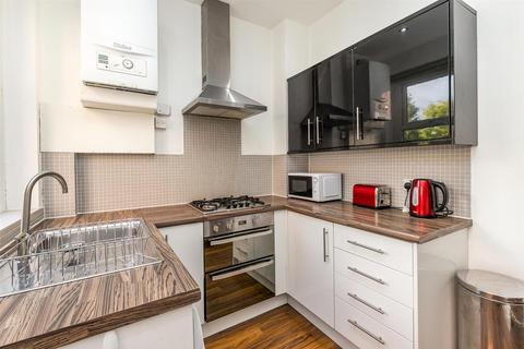 2 bedroom terraced house to rent, Hampden Road, Sale