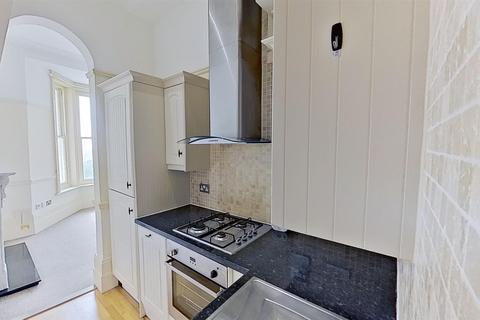 1 bedroom flat to rent, Marine Crescent, Folkestone
