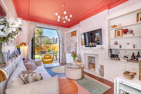 2 bedroom flat for sale, Cavendish Road, London, SW12