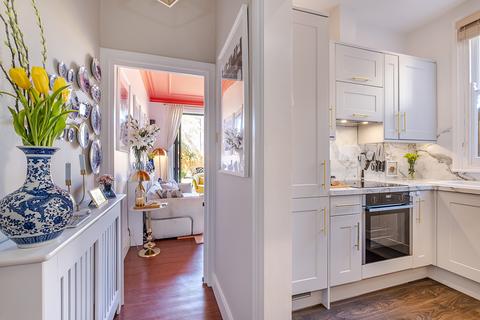 2 bedroom flat for sale, Cavendish Road, London, SW12