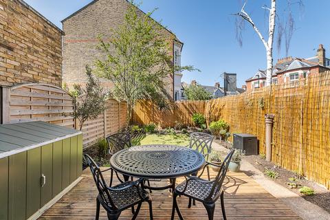 2 bedroom flat for sale, Cavendish Road, London, SW12