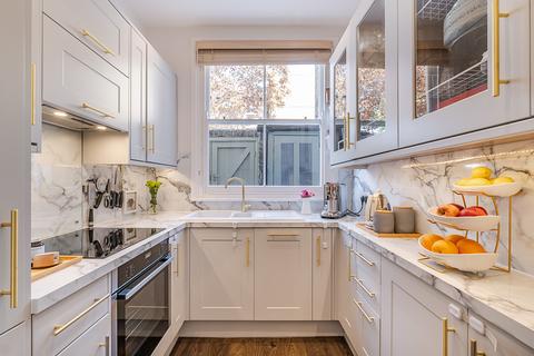 2 bedroom flat for sale, Cavendish Road, London, SW12
